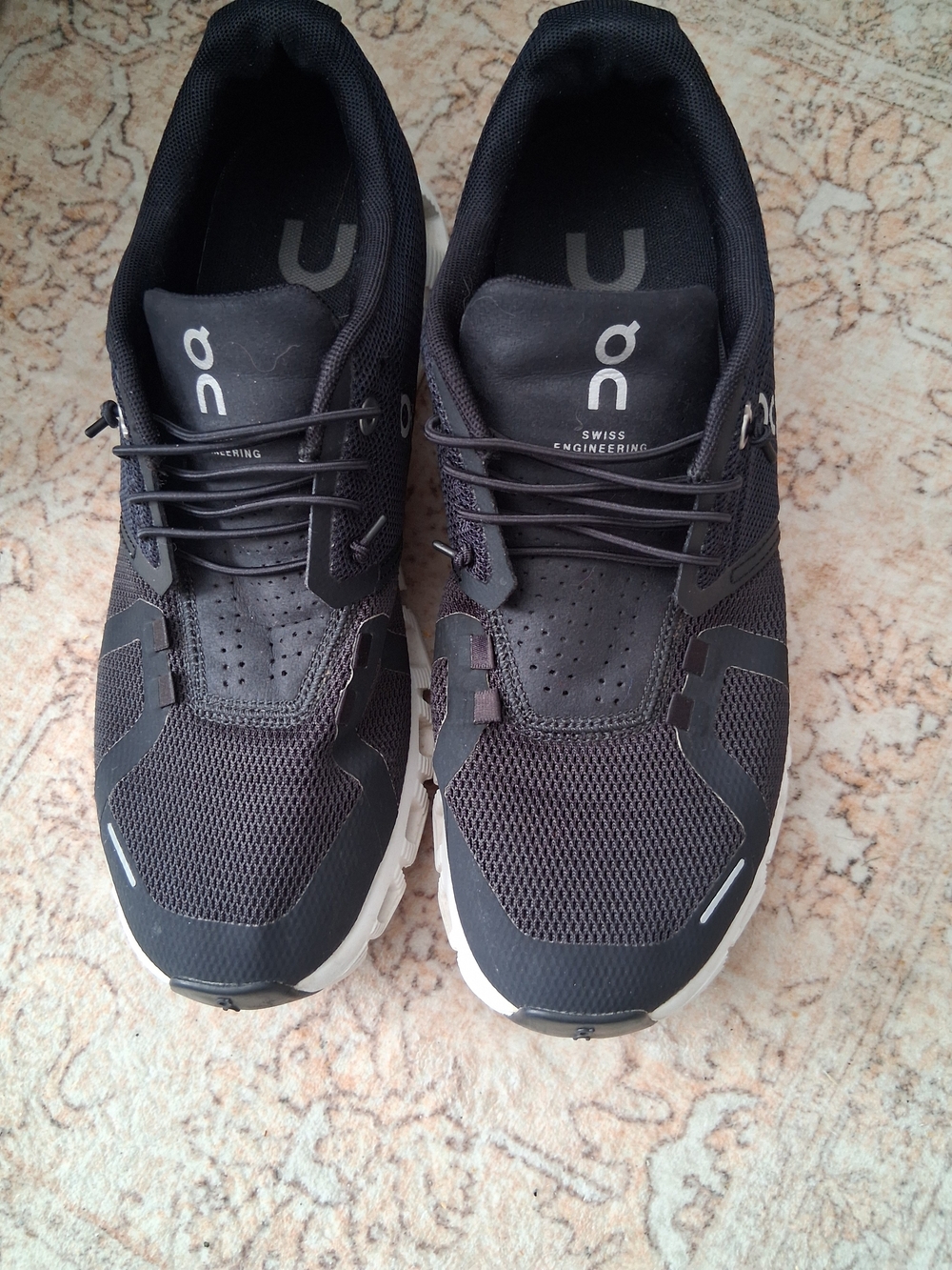 On Cloud 6 Black Athletic Shoe with White Sole  Womens Sz 8 - Picture 4 of 12